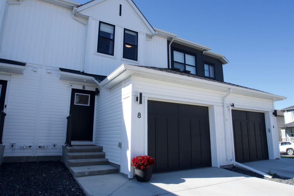 Picture of 8 Heritage Lane , Cochrane Real Estate Listing