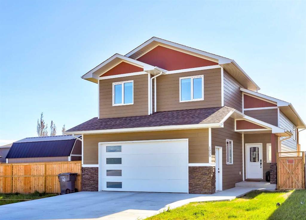 Picture of 1029 Livingston Way , Pincher Creek Real Estate Listing