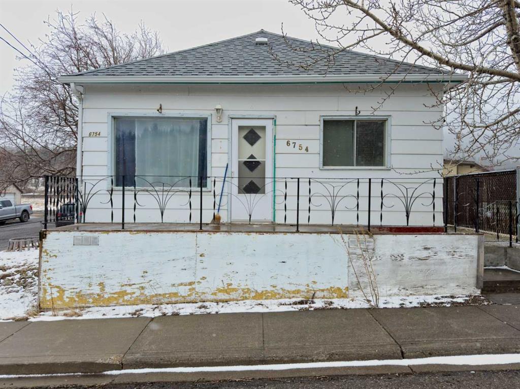 Picture of 6754 17 Avenue , Coleman Real Estate Listing