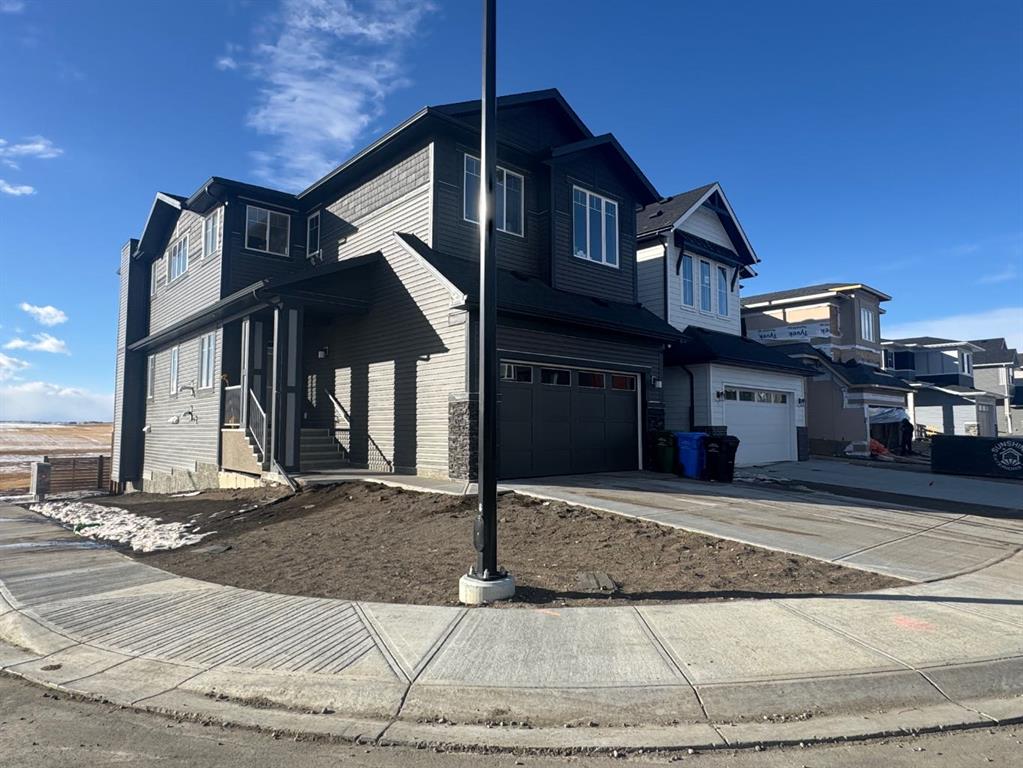 Picture of 200 Lucas Gardens NW, Calgary Real Estate Listing