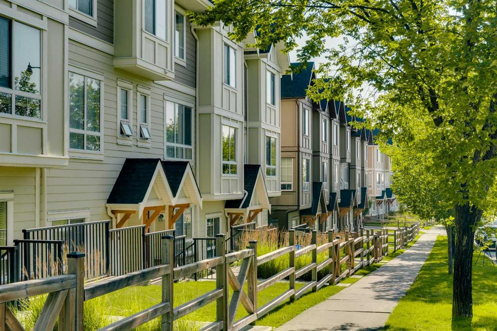 Picture of 958 Sherwood Boulevard NW, Calgary Real Estate Listing