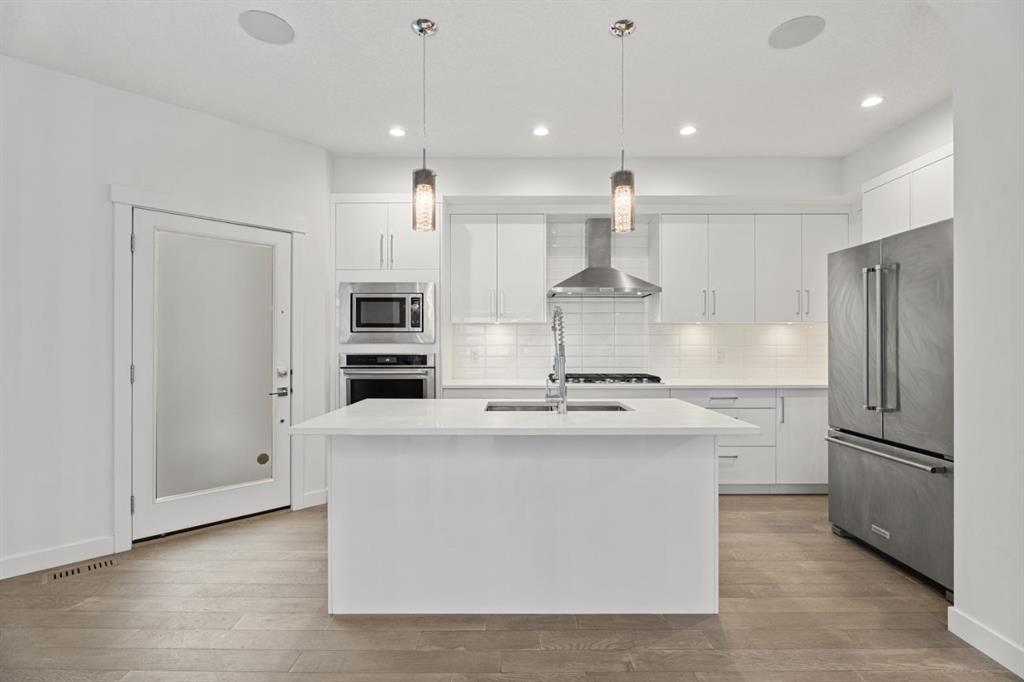 Picture of 2, 136 22 Avenue NE, Calgary Real Estate Listing