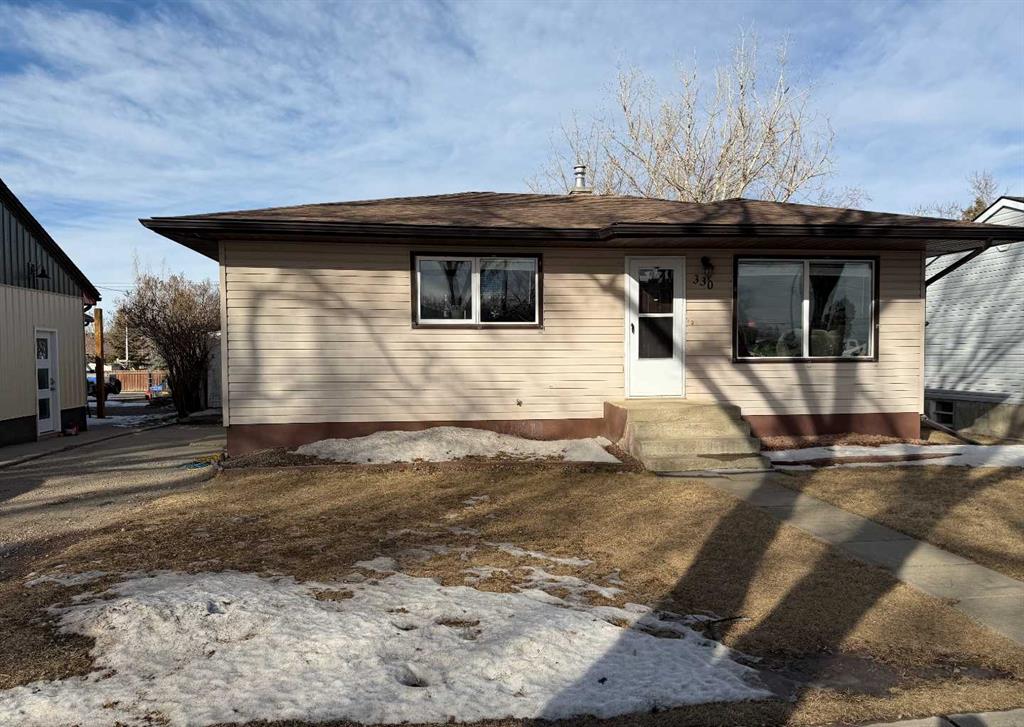 Picture of 330 3 Avenue E, Bow Island Real Estate Listing