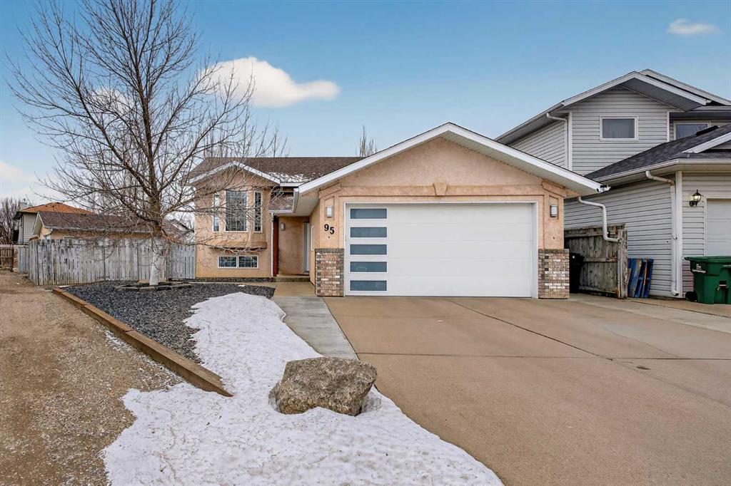 Picture of 95 Stoney Crescent W, Lethbridge Real Estate Listing