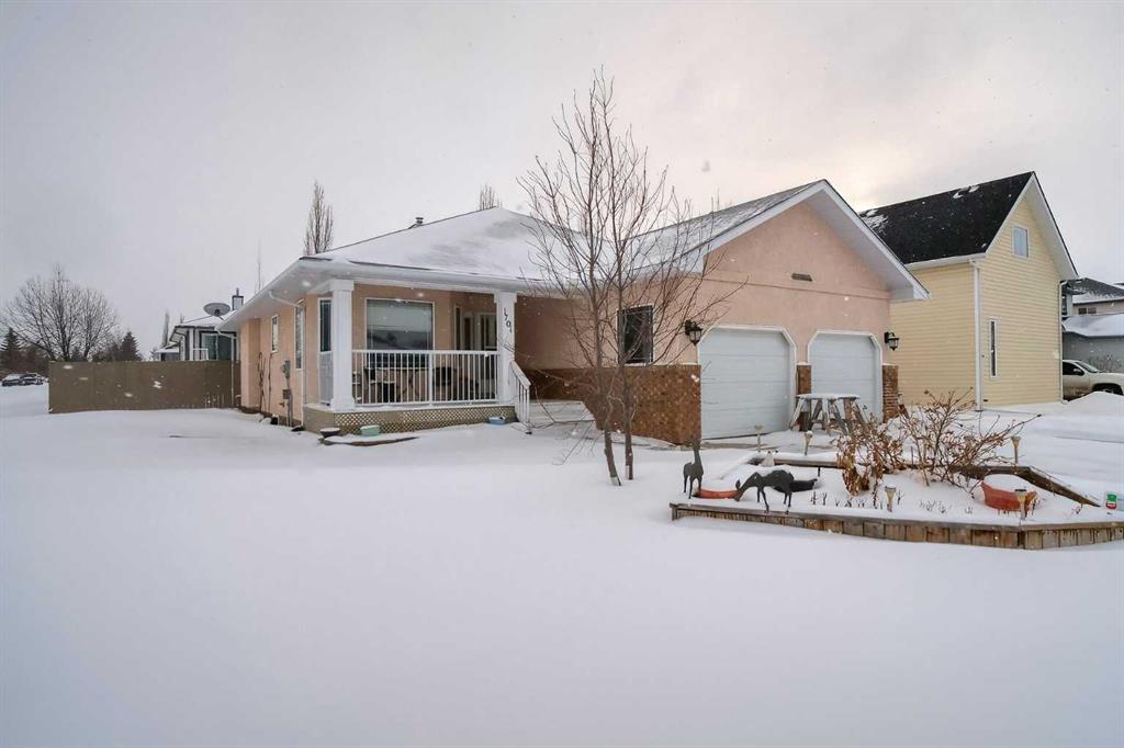 Picture of 1701 Mossip Avenue , Crossfield Real Estate Listing