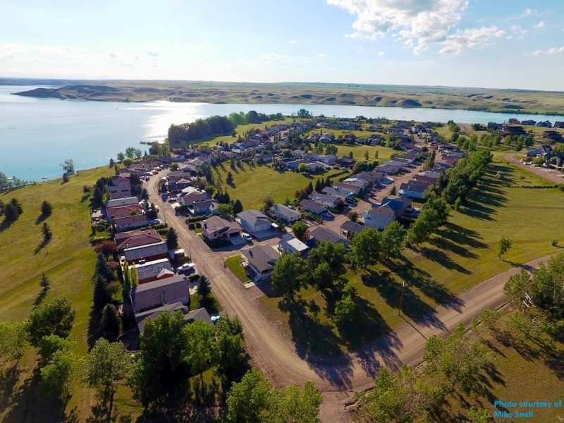 Picture of 663 Lakeside Drive , Rural Vulcan County Real Estate Listing