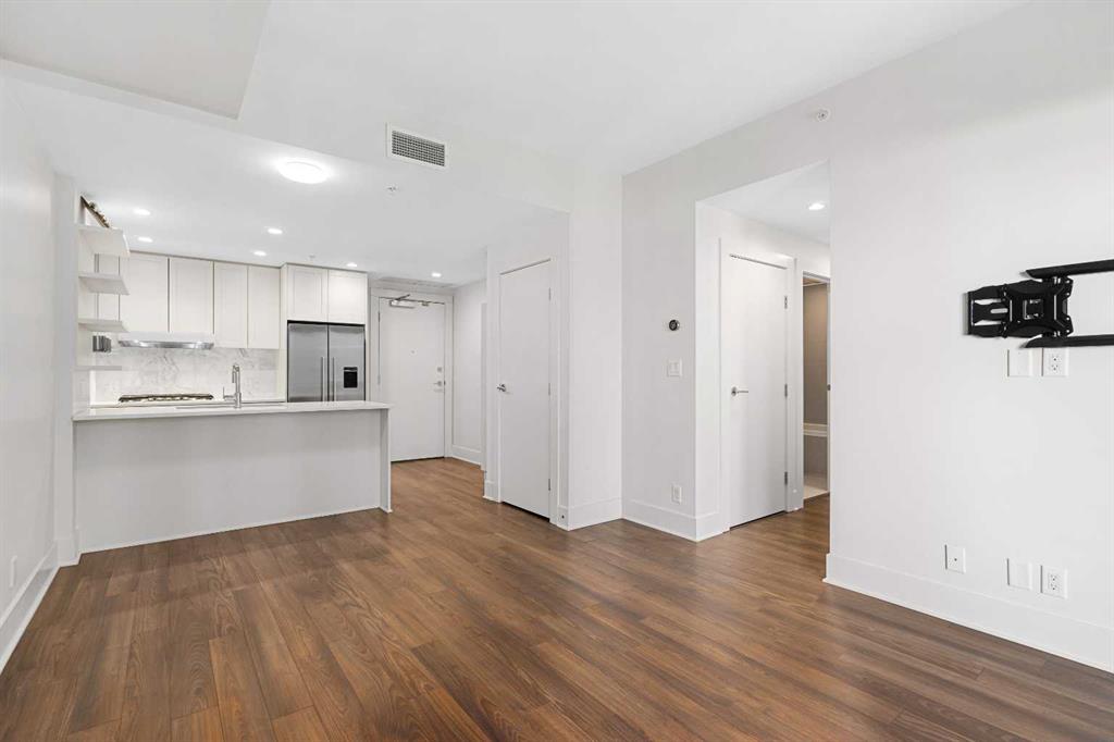 Picture of 701, 46 9 Street NE, Calgary Real Estate Listing