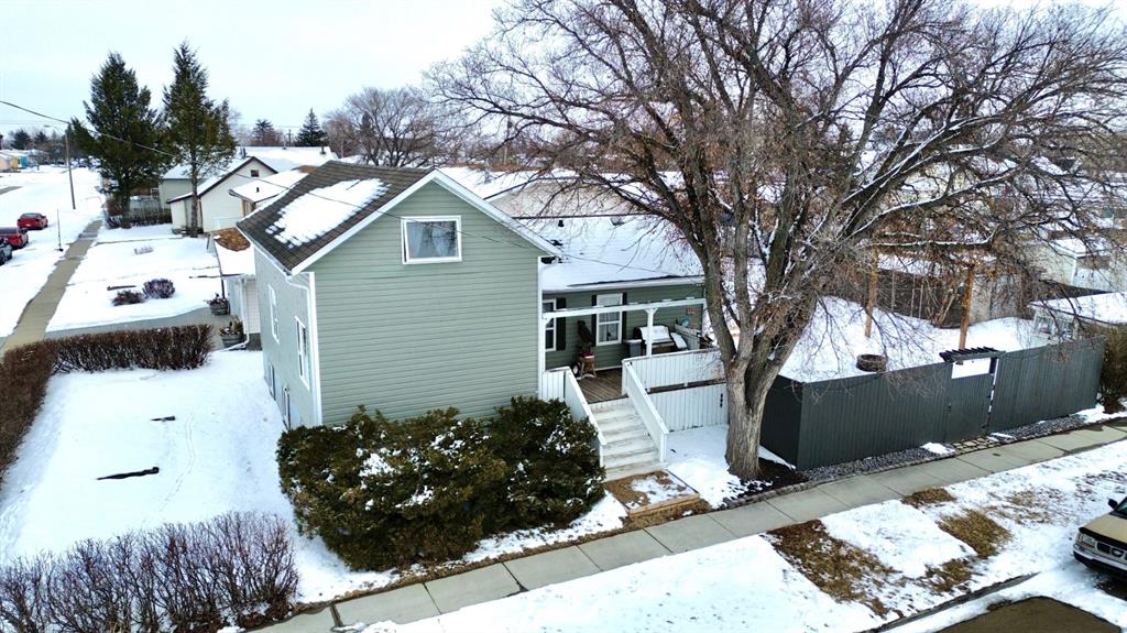 Picture of 113 7th Avenue W, Hanna Real Estate Listing
