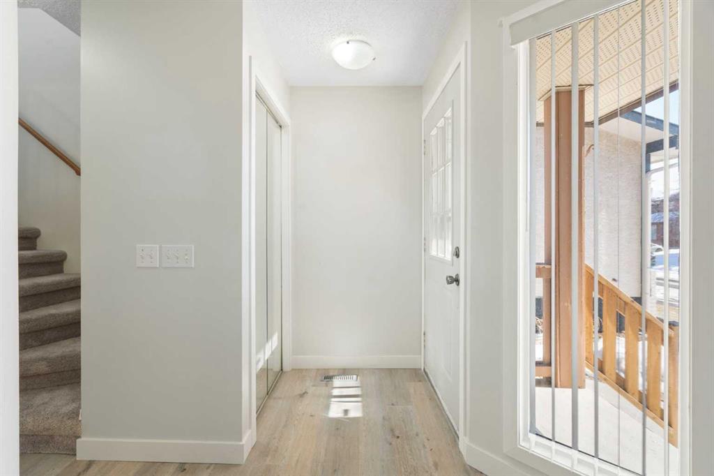 Picture of 35 Shawmeadows Close SW, Calgary Real Estate Listing