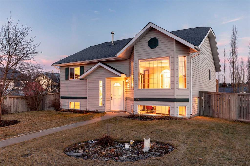 Picture of 165 Quigley Drive , Cochrane Real Estate Listing