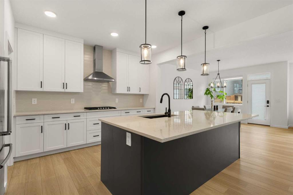 Picture of 50 Royston Terrace NW, Calgary Real Estate Listing