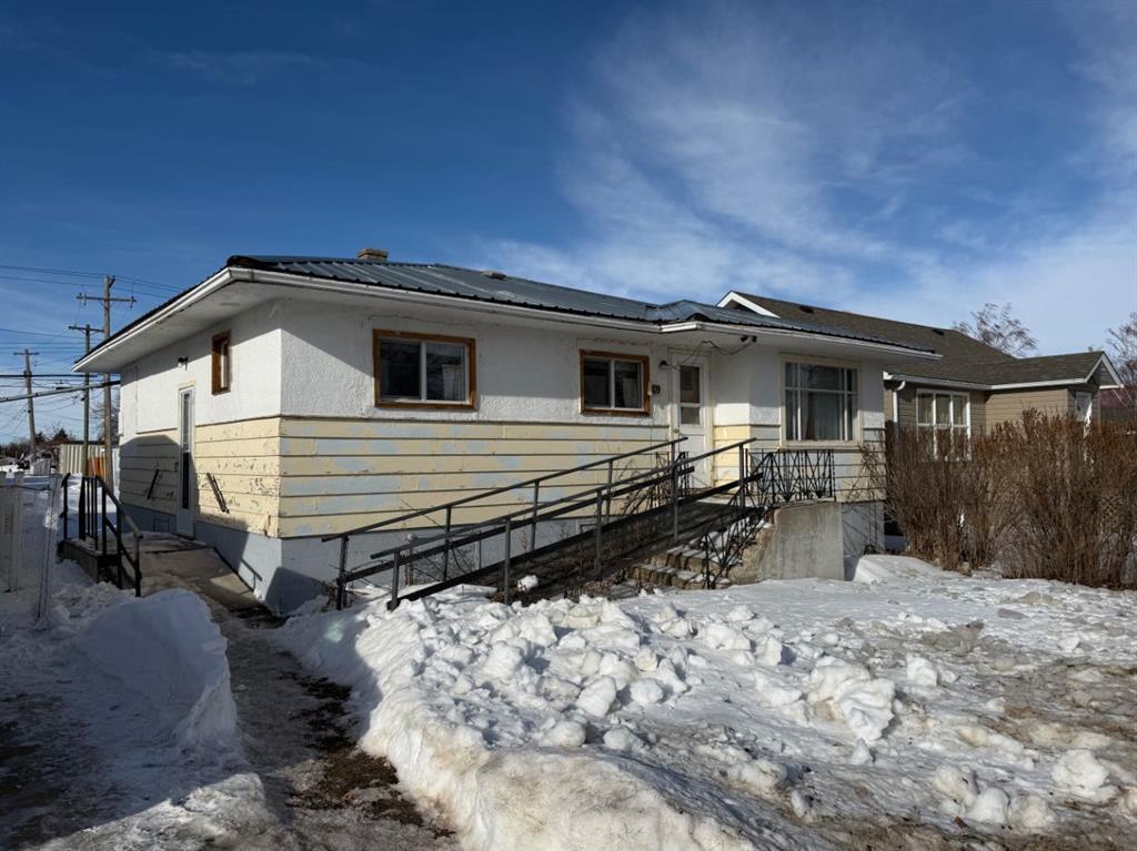 Picture of 709 centre Street , Hanna Real Estate Listing