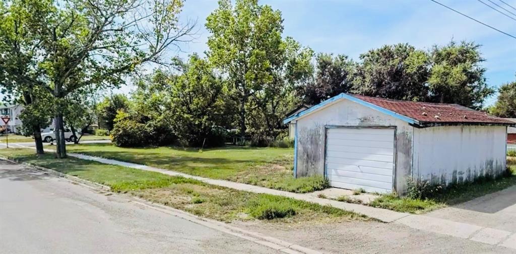 Picture of 114 2 Avenue E, Oyen Real Estate Listing