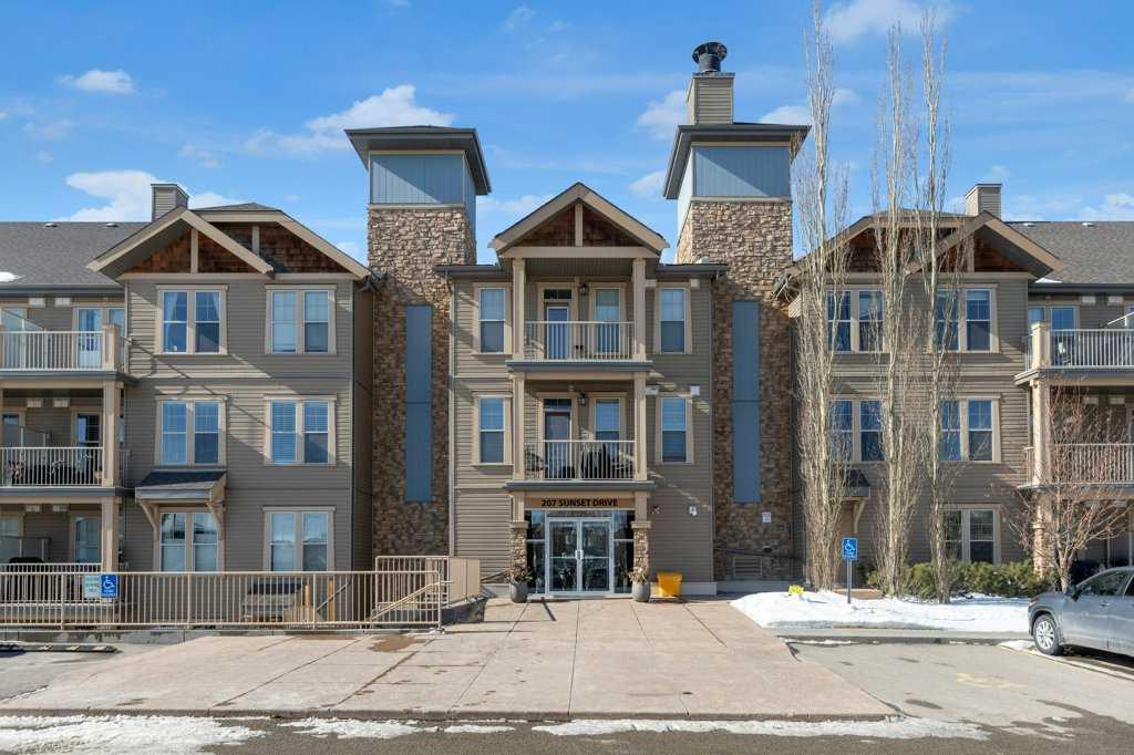 Picture of 207, 207 Sunset Drive , Cochrane Real Estate Listing