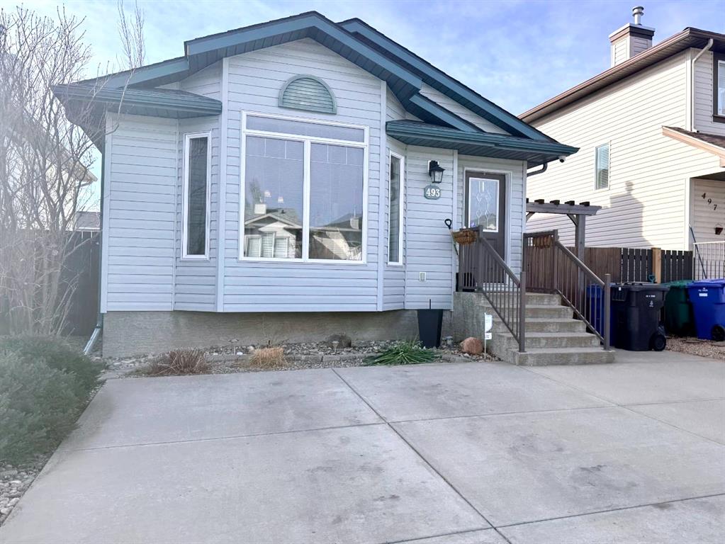 Picture of 493 Squamish Lane W, Lethbridge Real Estate Listing