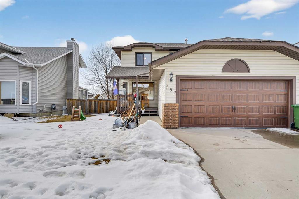 Picture of 592 Meadowbrook Bay SE, Airdrie Real Estate Listing