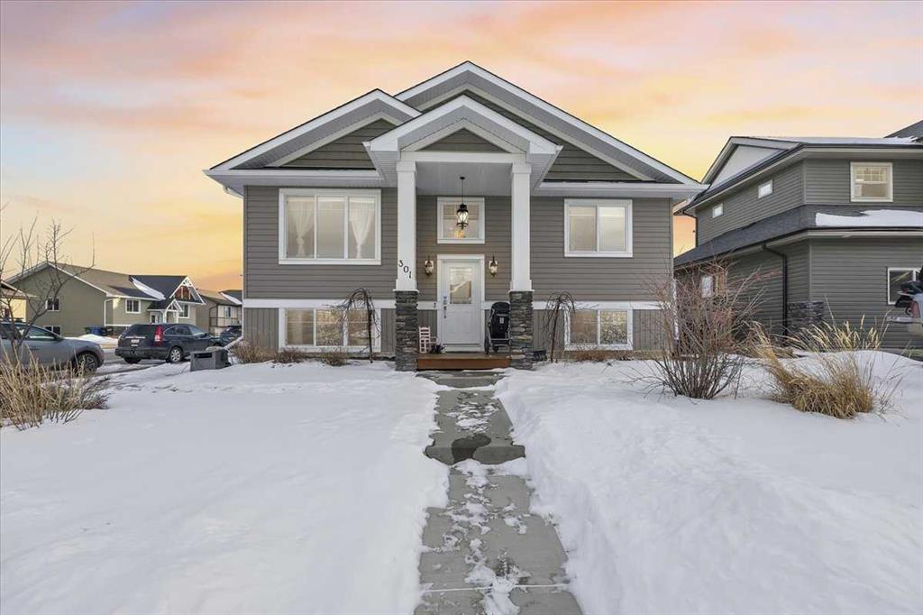 Picture of 301 McLeod Crescent , Diamond Valley Real Estate Listing