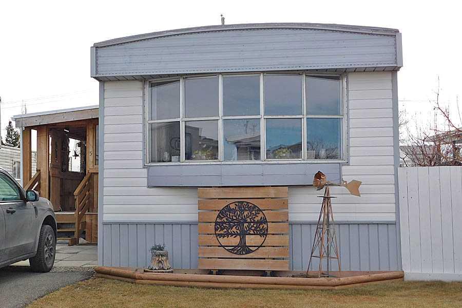 Picture of #5, 5853 4 Street W, Claresholm Real Estate Listing