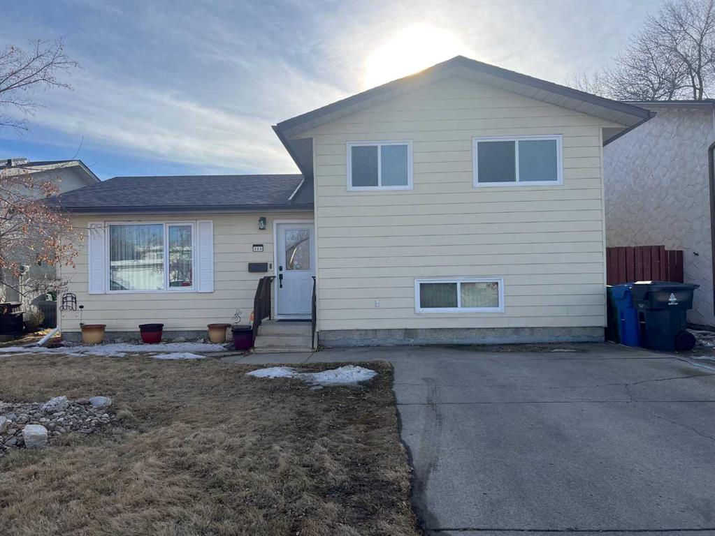 Picture of 320 Leaside Avenue S, Lethbridge Real Estate Listing