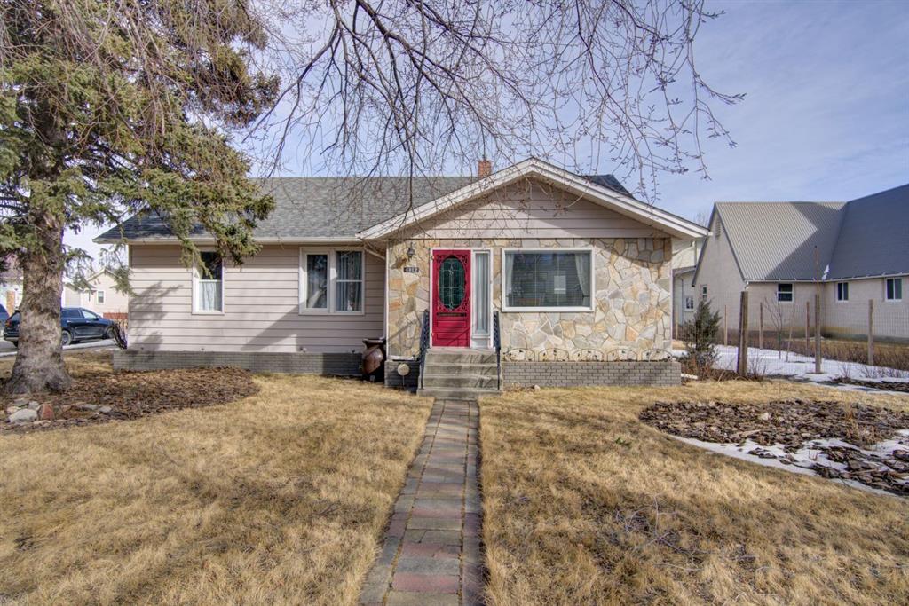 Picture of 4312 2 Street W, Claresholm Real Estate Listing
