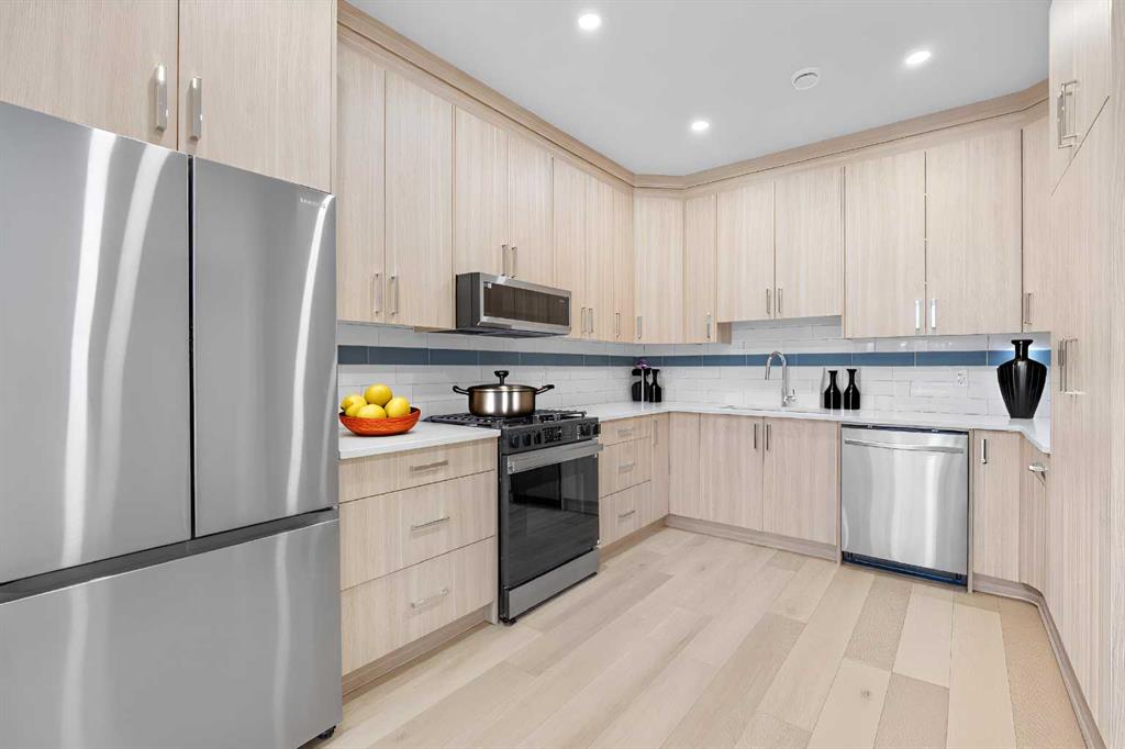 Picture of 7415 39 Avenue NW, Calgary Real Estate Listing