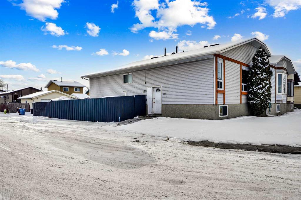 Picture of 280 Whitworth Way NE, Calgary Real Estate Listing
