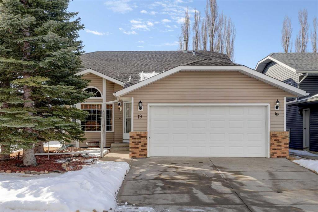 Picture of 19 Everglade Drive SE, Airdrie Real Estate Listing