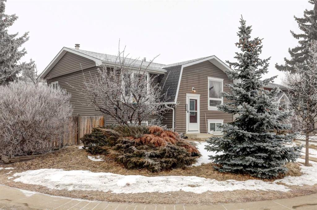 Picture of 1816 Meadowbrook Drive SE, Airdrie Real Estate Listing