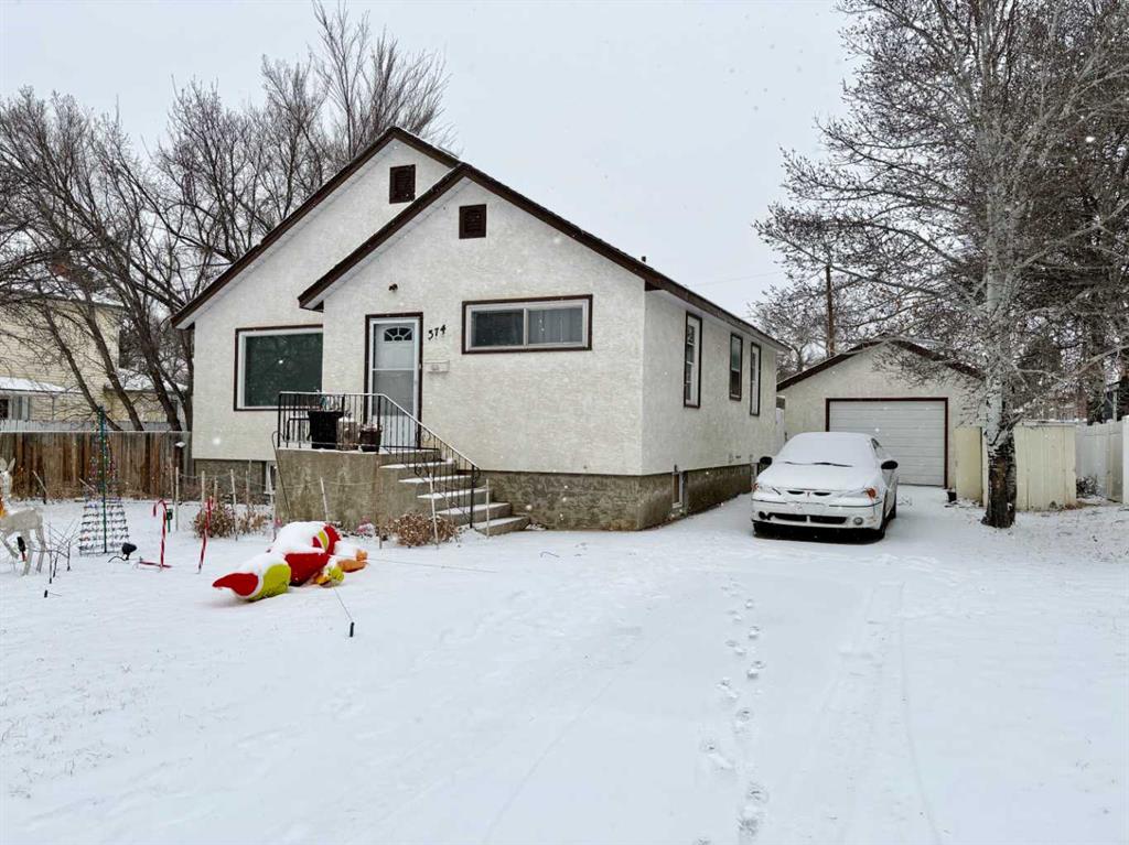 Picture of 374 10 Street SE, Medicine Hat Real Estate Listing