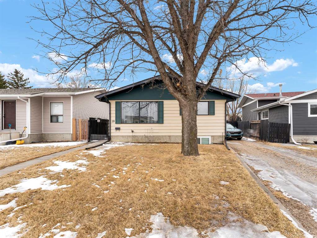 Picture of 19 Rossmere Place SE, Medicine Hat Real Estate Listing