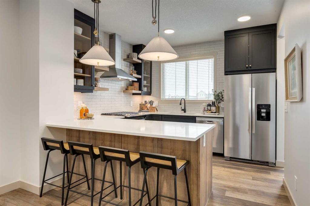 Picture of 337 Creekside Drive SW, Calgary Real Estate Listing