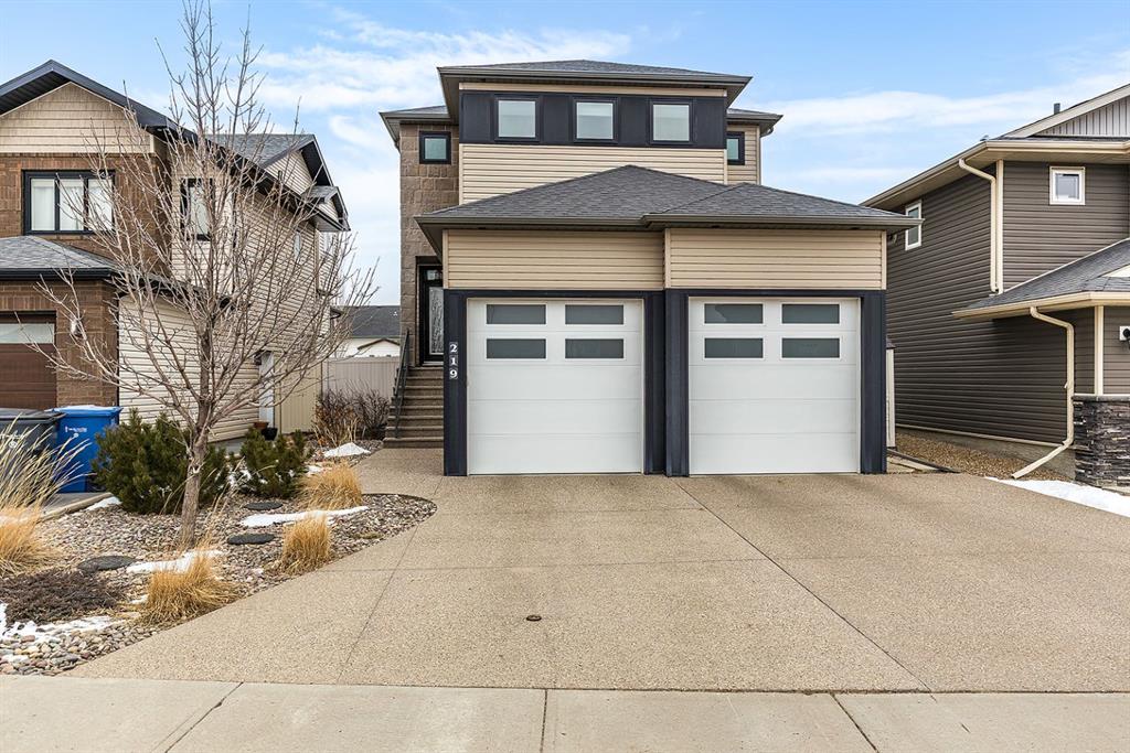 Picture of 219 Sterling Crescent SE, Medicine Hat Real Estate Listing