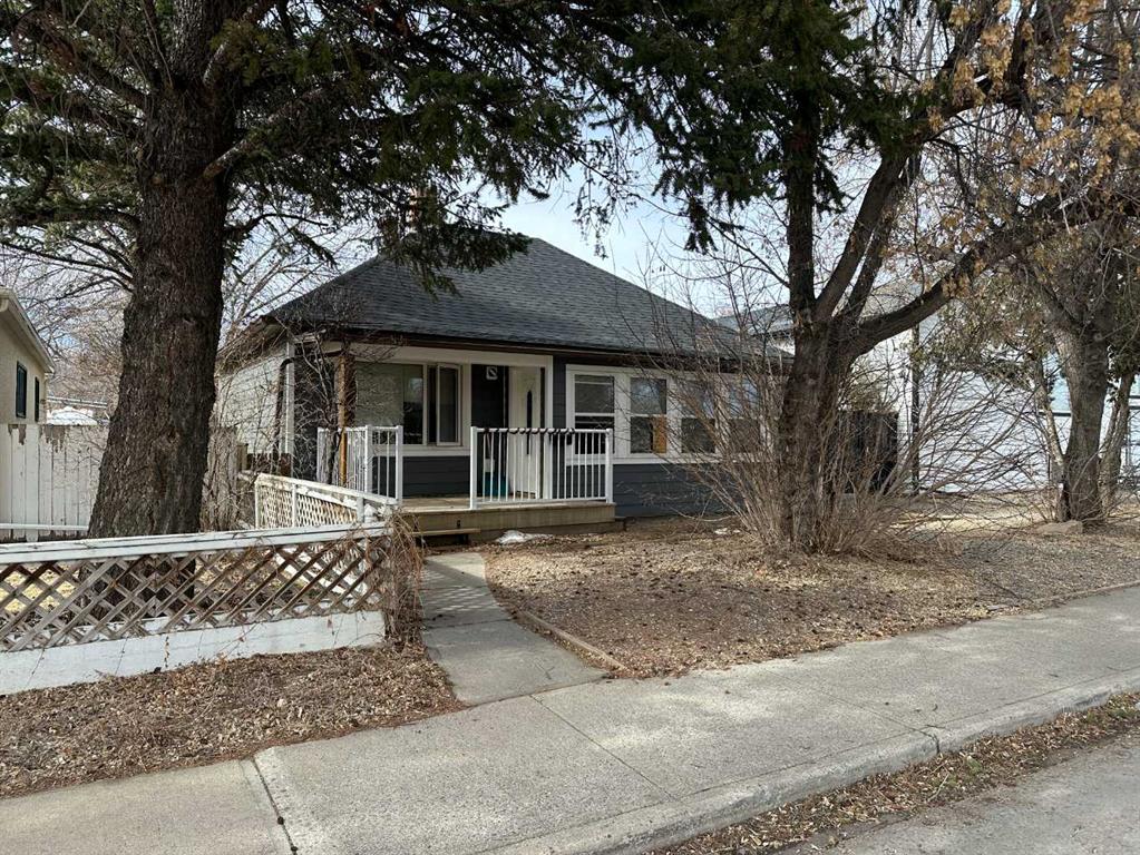 Picture of 1406 13 Street N, Lethbridge Real Estate Listing