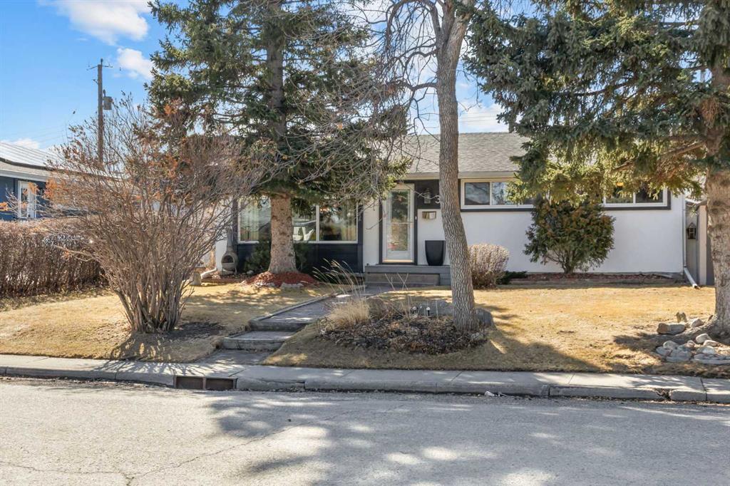 Picture of 379 Westwood Drive SW, Calgary Real Estate Listing