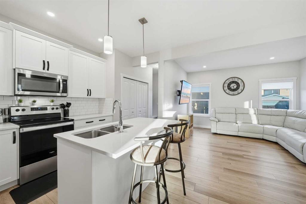 Picture of 352 Bayview Street SW, Airdrie Real Estate Listing