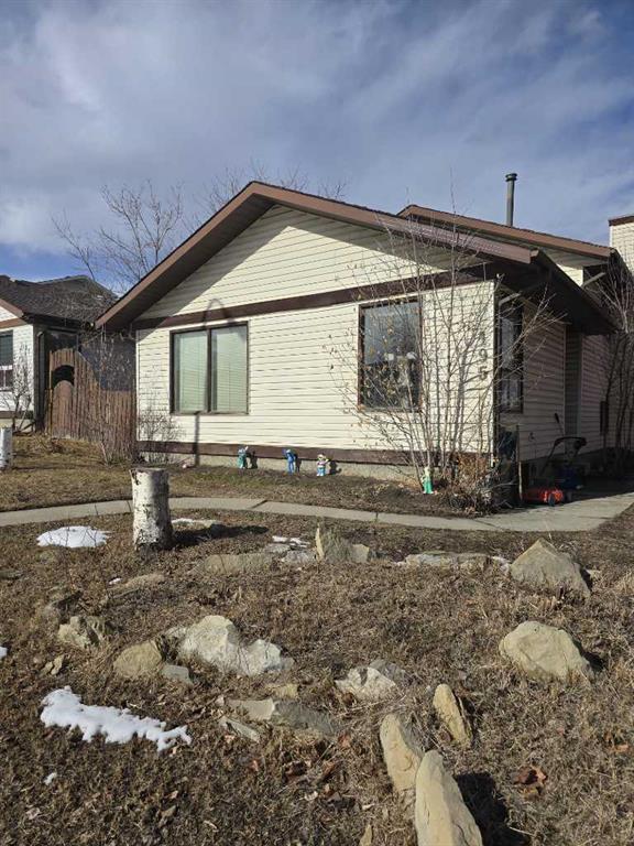 Picture of 195 Shawglen Road SW, Calgary Real Estate Listing