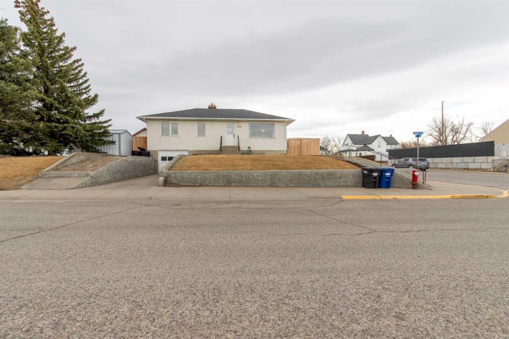 Picture of 304 21 Street , Fort Macleod Real Estate Listing