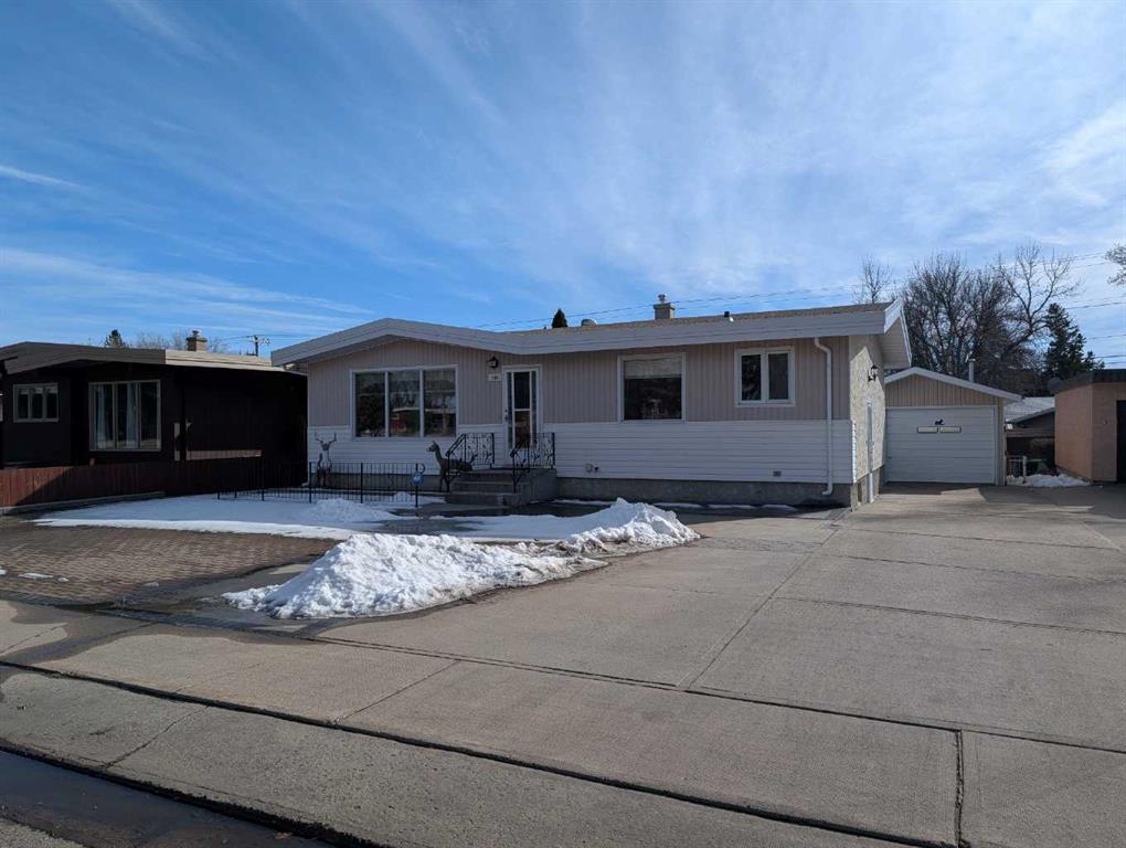 Picture of 309 12 Street NE, Medicine Hat Real Estate Listing