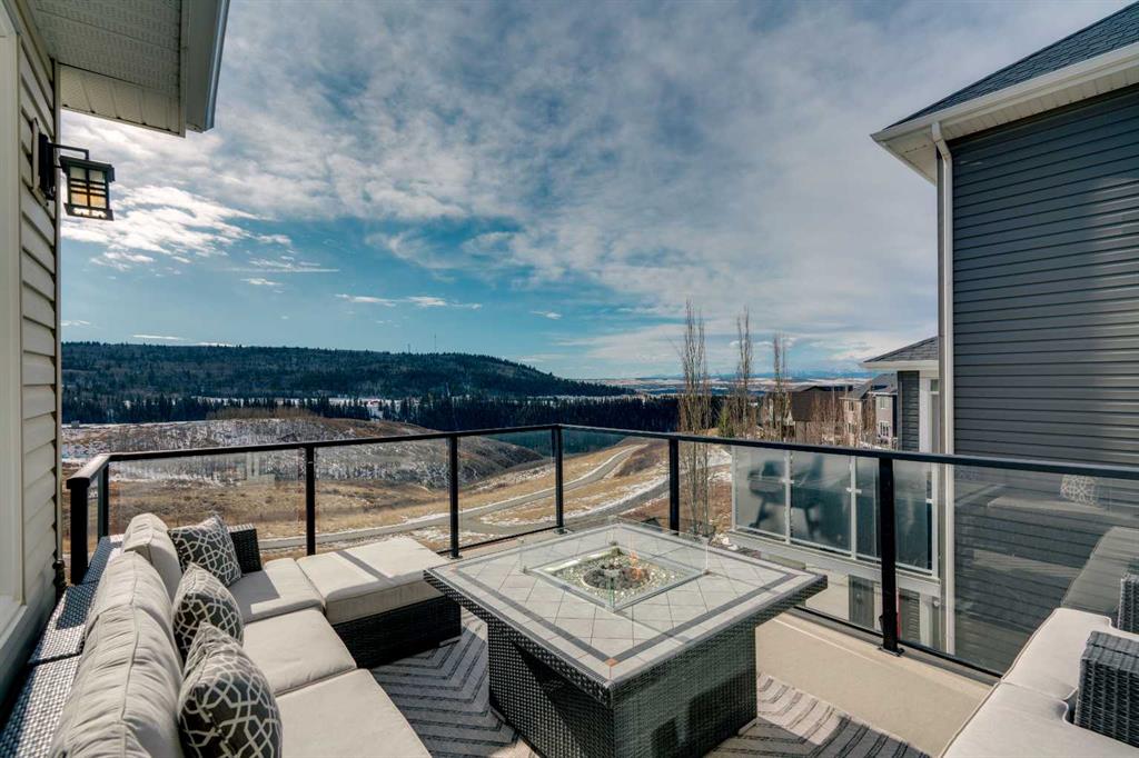 Picture of 287 Sunset View , Cochrane Real Estate Listing