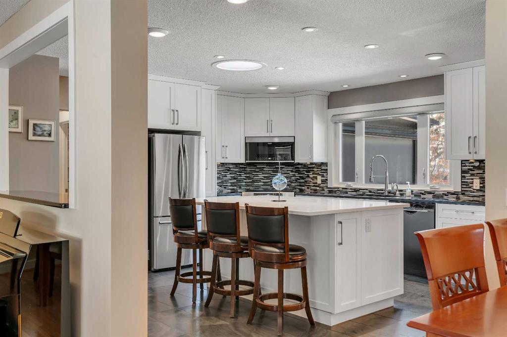 Picture of 5411 Ladbrooke Drive SW, Calgary Real Estate Listing