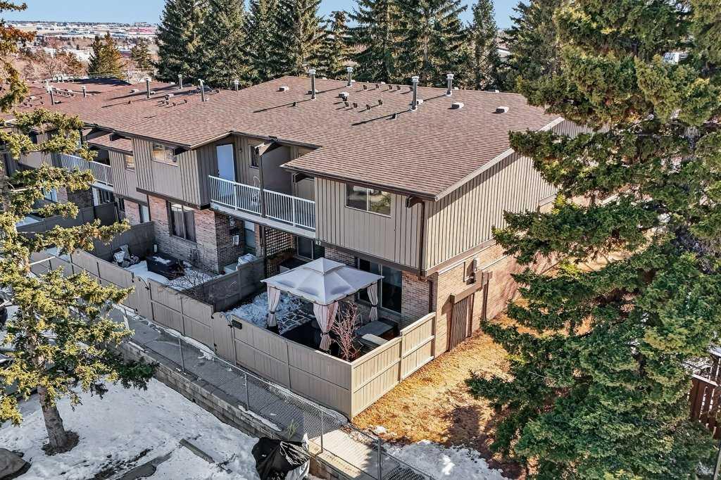 Picture of 17, 1055 72 Avenue NW, Calgary Real Estate Listing