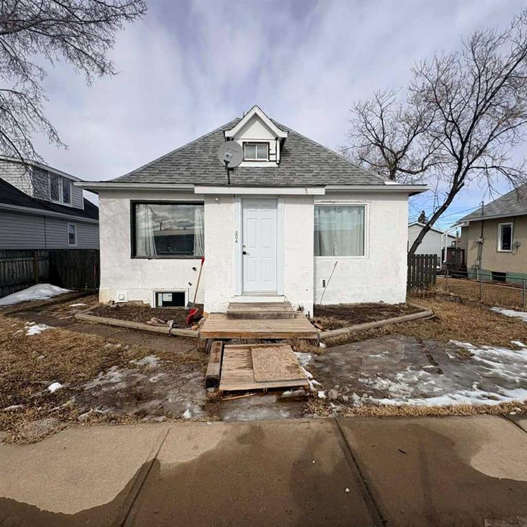 Picture of 204 1 Avenue E, Hanna Real Estate Listing