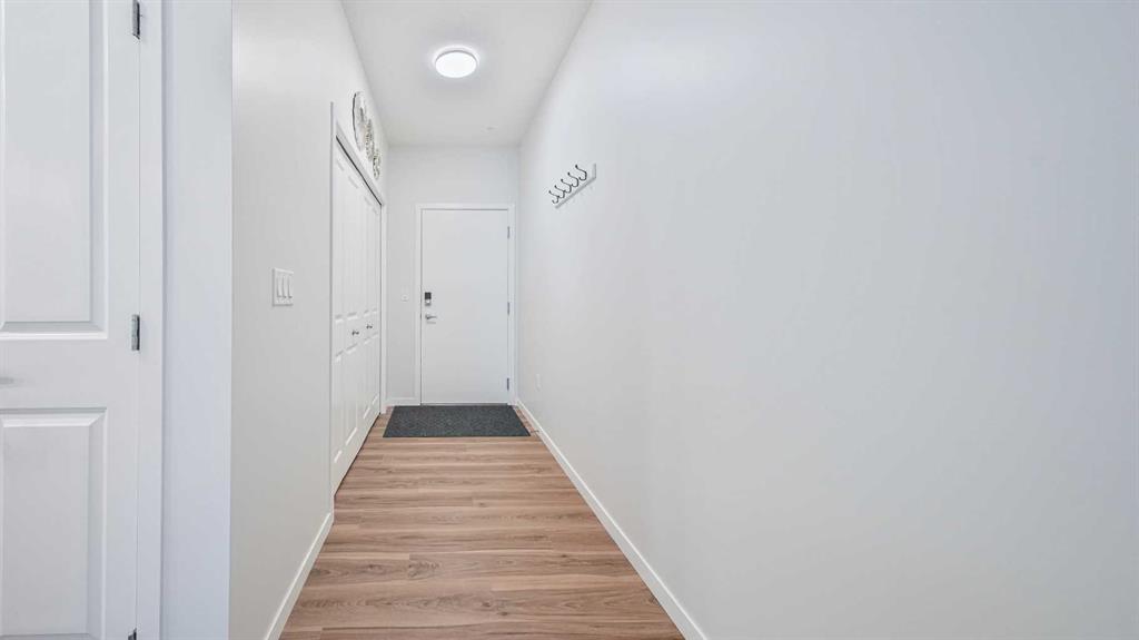 Picture of 2209, 33 Carringham Gate NW, Calgary Real Estate Listing