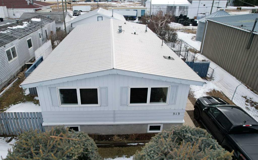 Picture of 313 3 Avenue E, Hanna Real Estate Listing