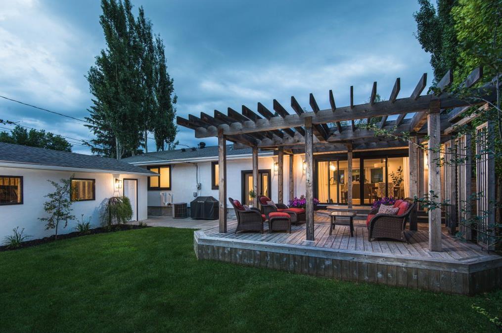 Picture of 15 Wildwood Drive SW, Calgary Real Estate Listing