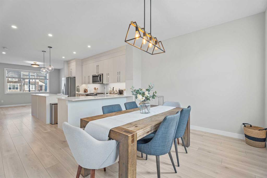 Picture of 17 Creekstone Drive SW, Calgary Real Estate Listing