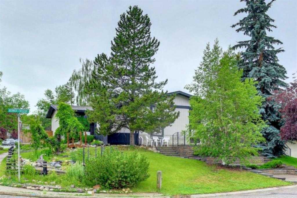 Picture of 3 Berwick Crescent NW, Calgary Real Estate Listing