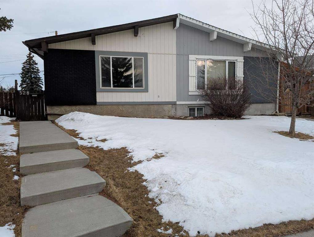 Picture of 528 Queensland Place SE, Calgary Real Estate Listing