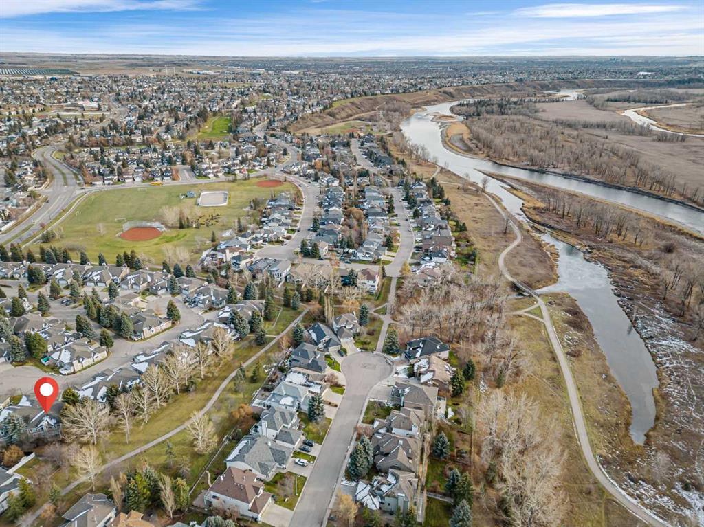 Picture of 30 Douglasbank Gardens SE, Calgary Real Estate Listing