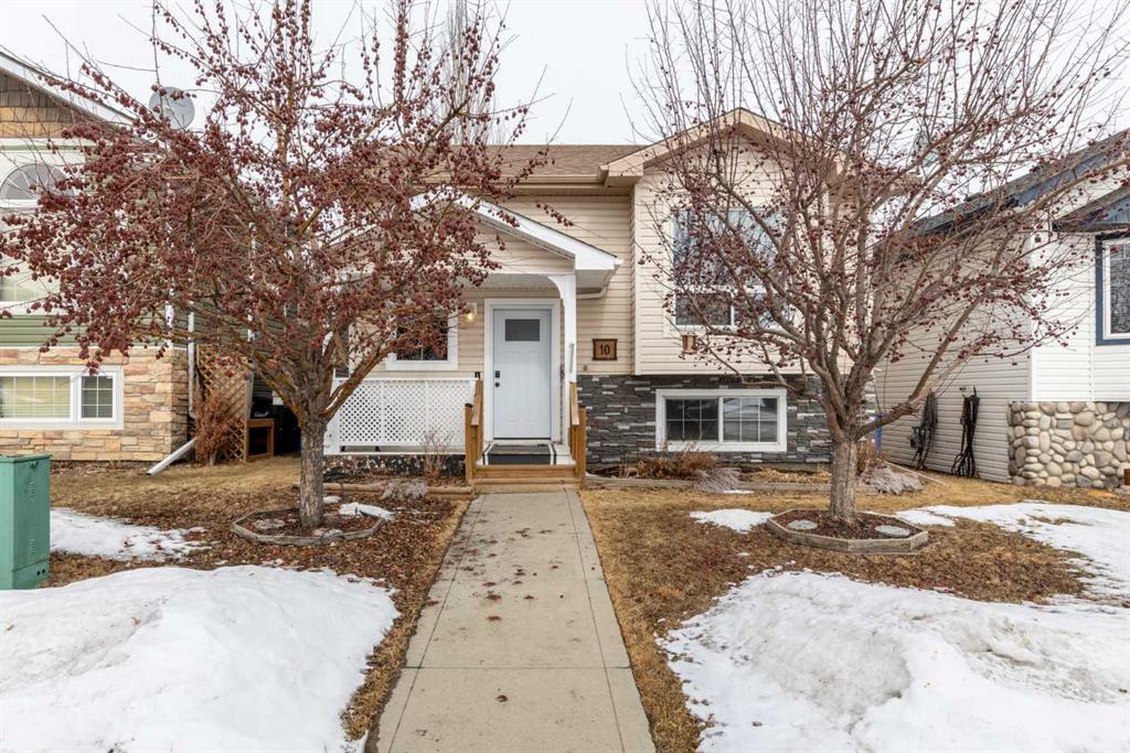 Picture of 10 Hawthorne Way , Penhold Real Estate Listing